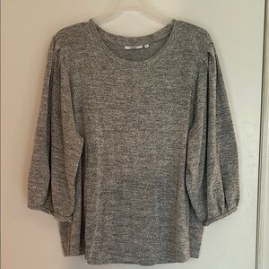 Chicos size 4/XXL Gray Knit top. Puffy sleeves.